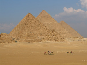 Pyramidy v Gíze - foto gloria_euyoque ( Flickr )